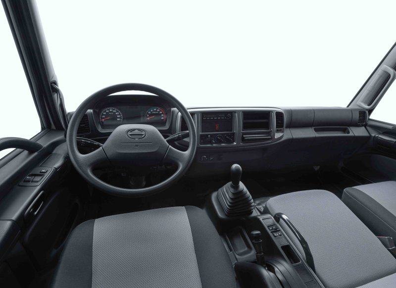 Hino 500 салон кабины