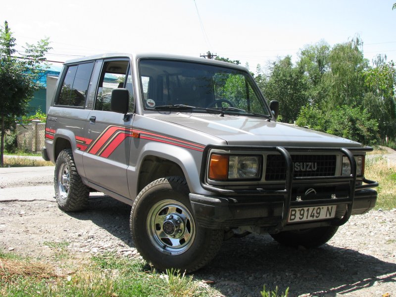 Isuzu Trooper q23