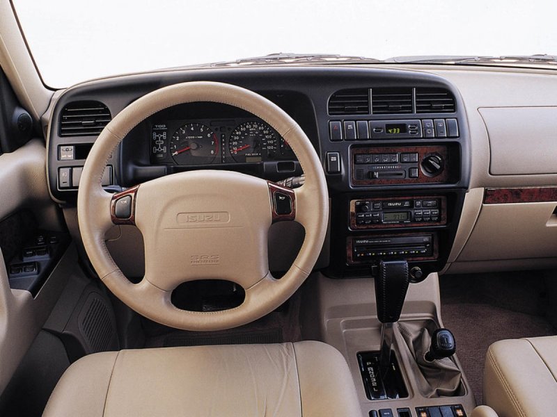 Isuzu Trooper 2002 салон