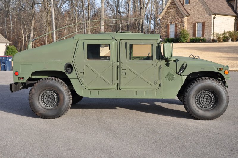 HMMWV M-1025a2