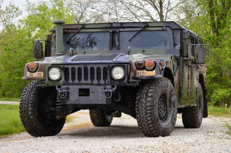 Hammer военный HMMWV