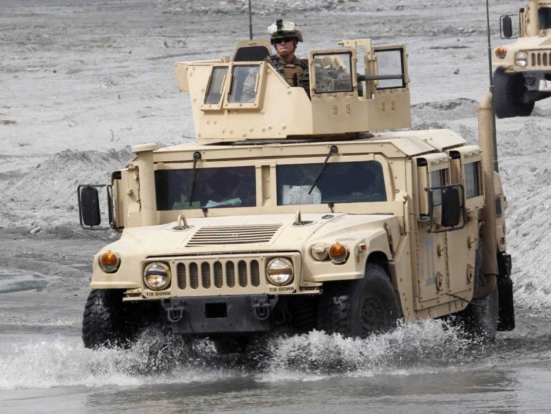Hummer Humvee