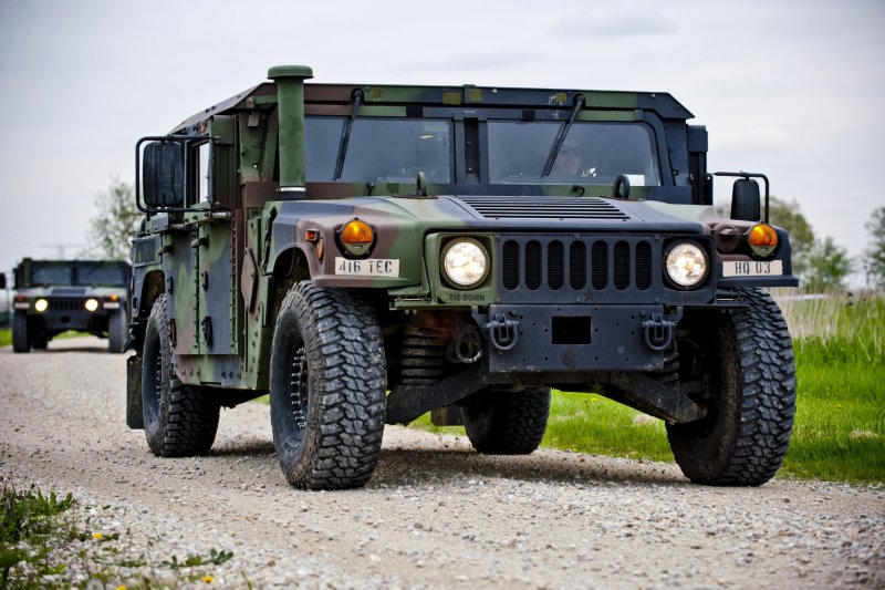 Hammer военный HMMWV
