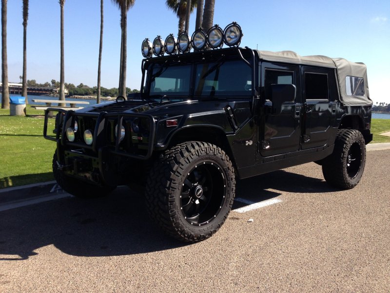 Автомобиль Hummer h1