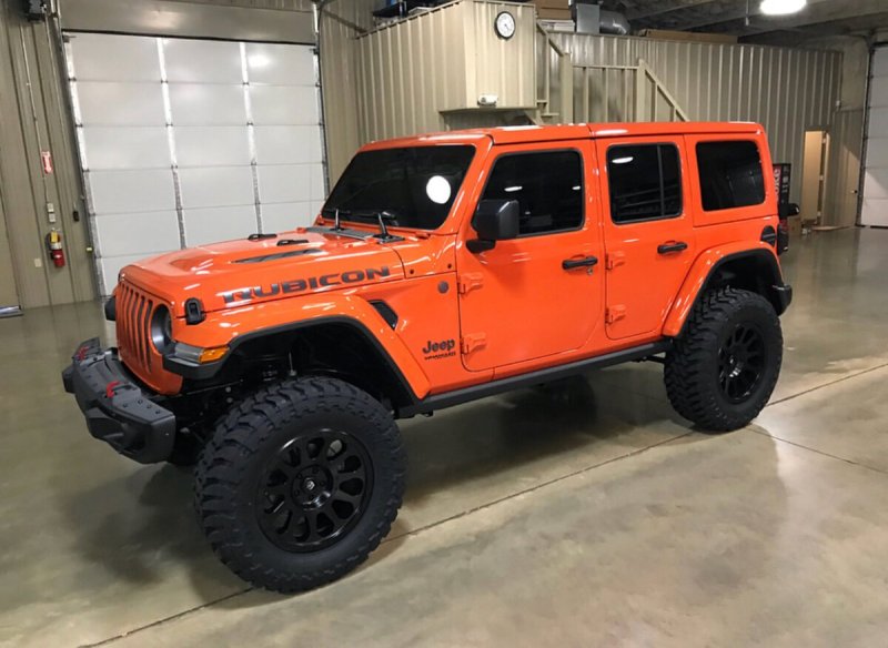Jeep Wrangler оранжевый