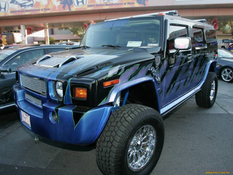 Тюнингованный Hummer h2