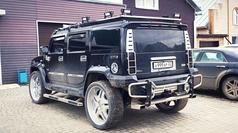 Тюнингованный Hummer h2