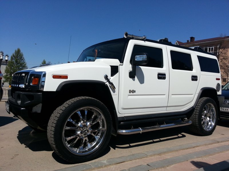 White Hummer h2 2004