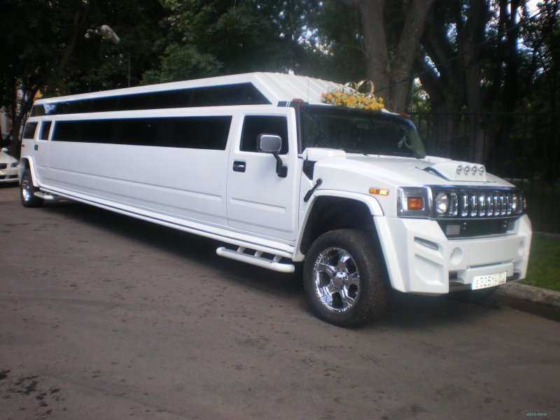 Лимузин Hummer h2 сбоку