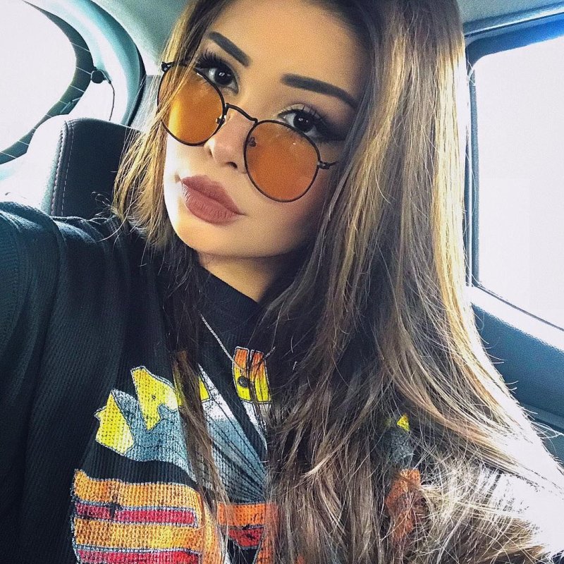 Amanda Hummer Glasses selfie