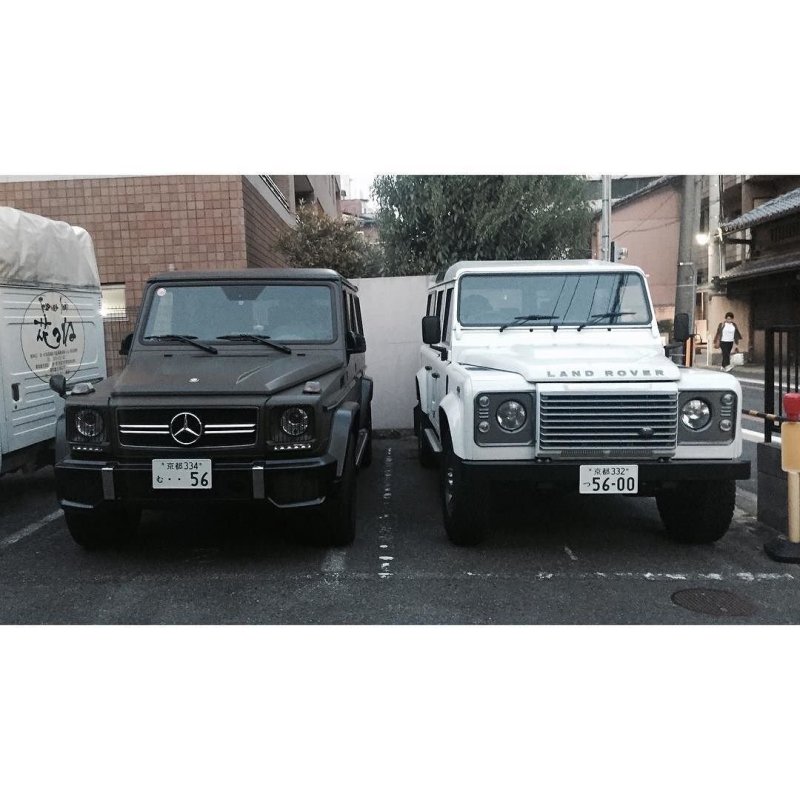Land Rover vs Mercedes g class