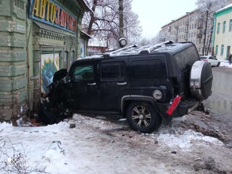 Нива в аварии с Хаммером