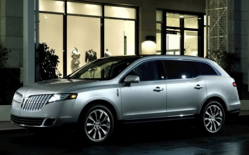 Lincoln MKT Town car