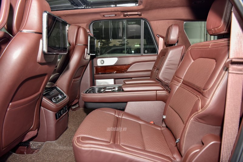Lincoln Navigator 2018 салон