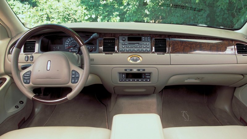 1998–2002 Lincoln Town car