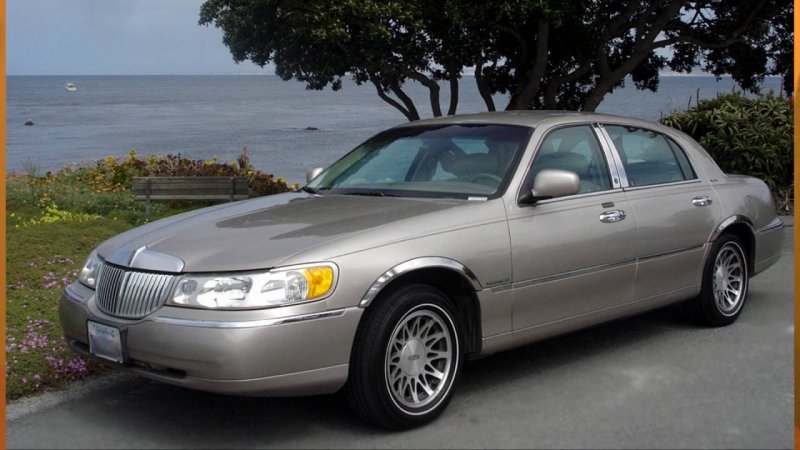 1998–2002 Lincoln Town car