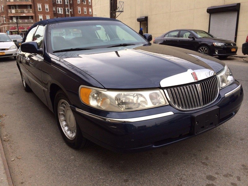 Linkoln Town car 2001