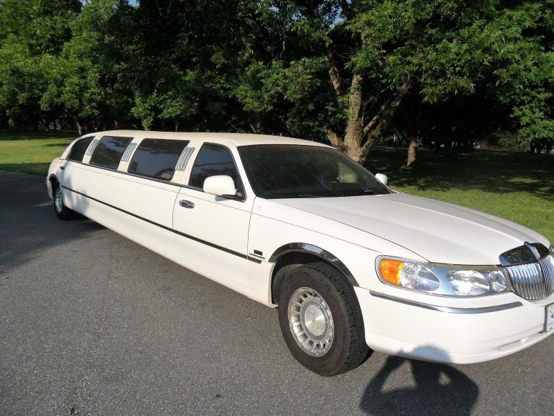 Lincoln Town car Limo 1999