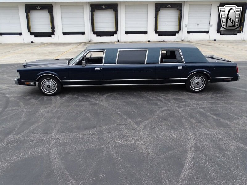 Lincoln Town car Limousine 1988