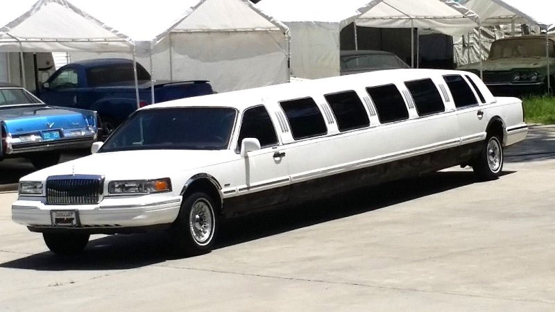 Lincoln Town car Limo 1995