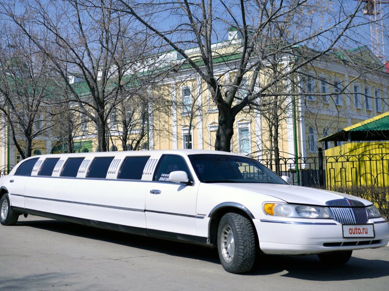Lincoln Town car Limousine 2000