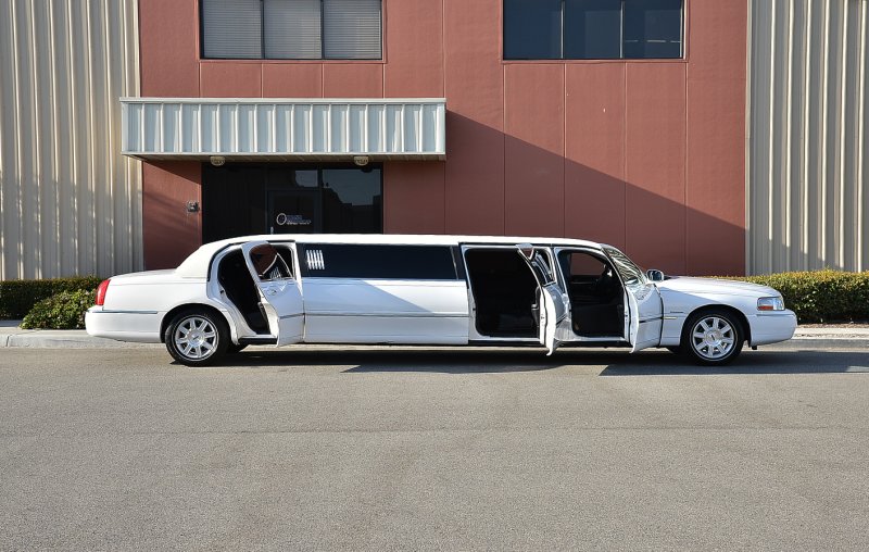 Lincoln Town car II лимузин