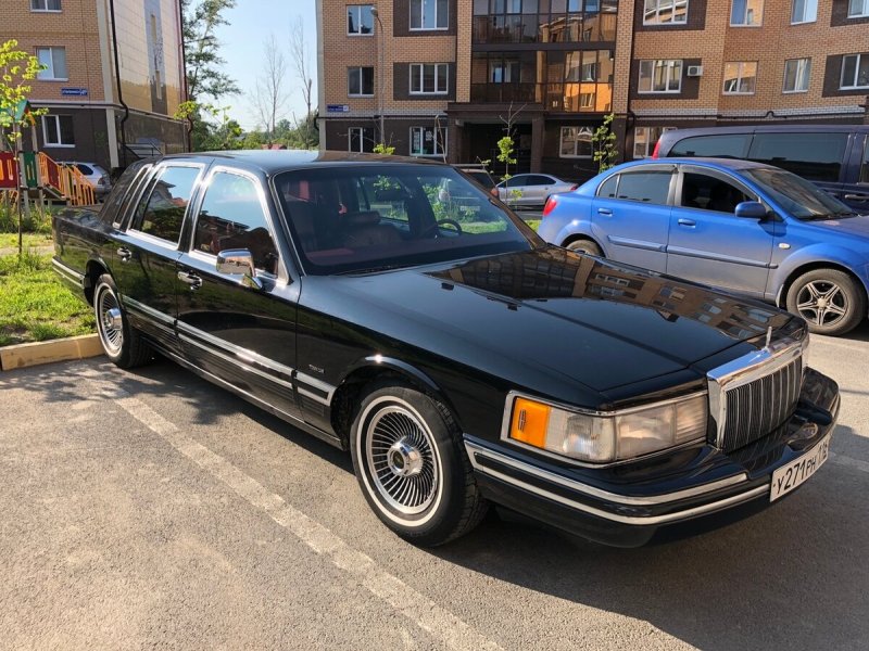 Lincoln Town car