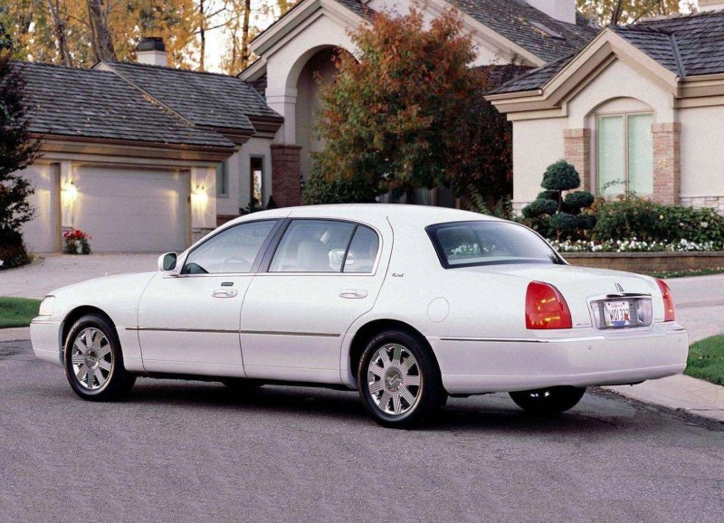2003—2011 Lincoln Town car