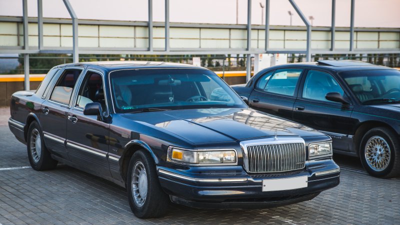 Lincoln Town car 2 поколения