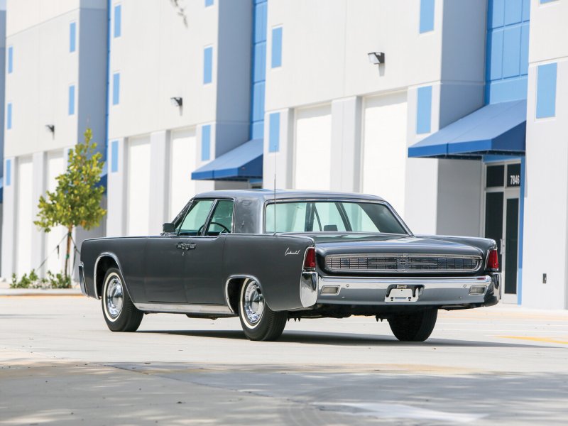 1962 Lincoln Continental sedan