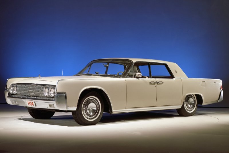 1964 Lincoln Continental sedan