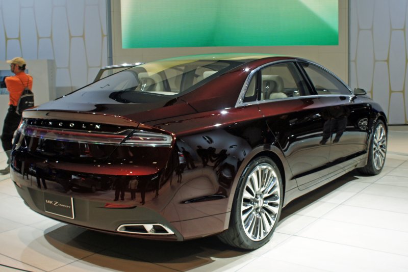 Lincoln MKZ 3