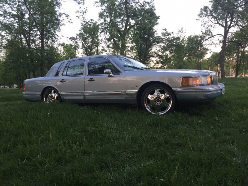 Lincoln Town car r22