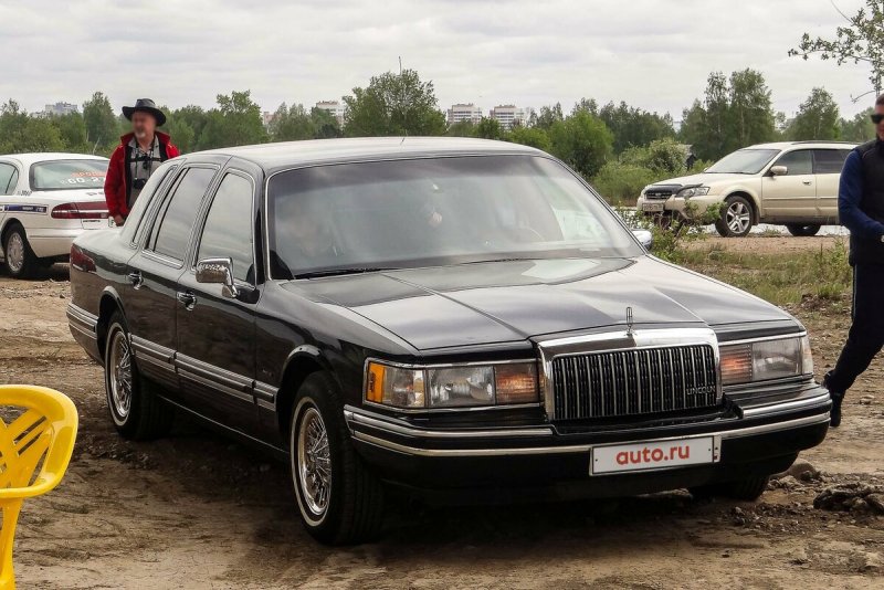 1993–94 Lincoln Town car