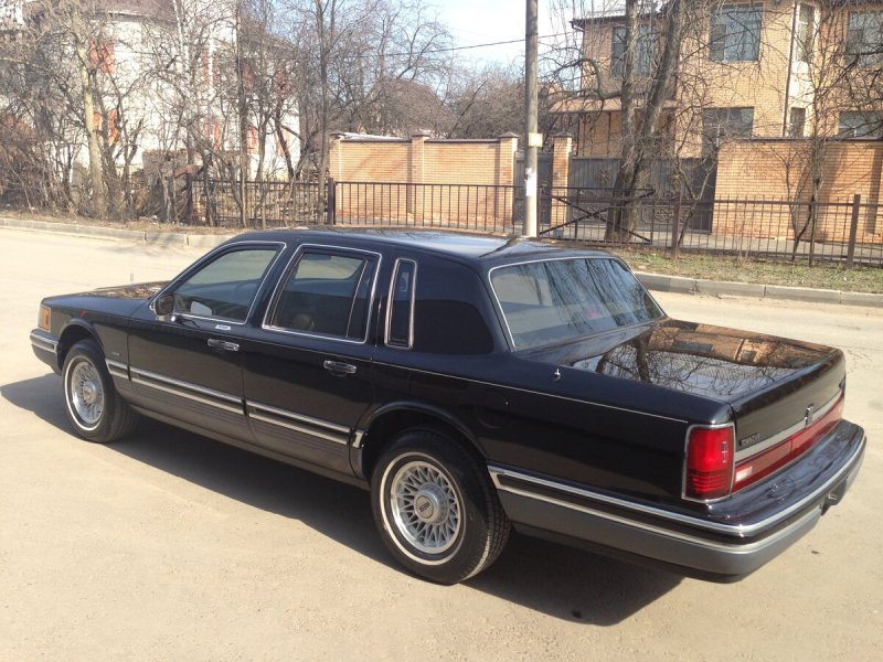 Lincoln Town car, 1993 Black