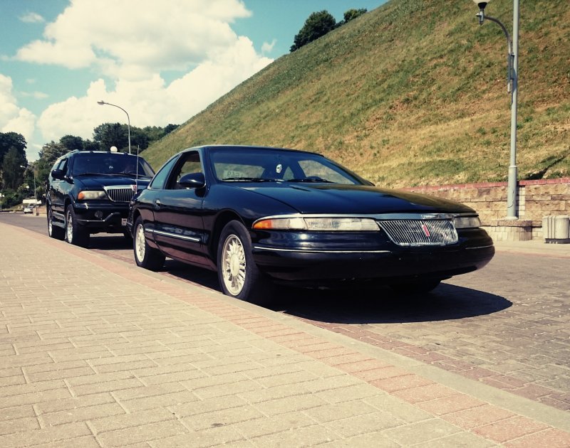 Lincoln Continental Mark VIII