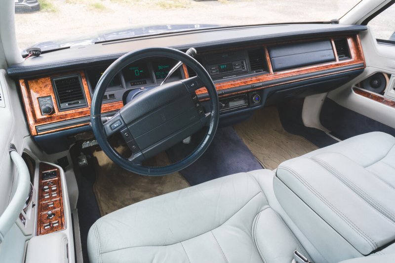 Lincoln Town car 2 салон
