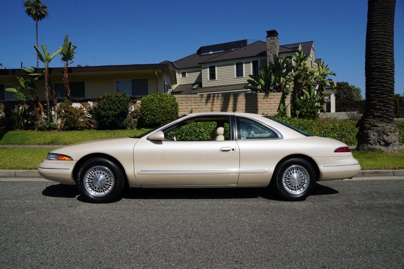 Lincoln Mark VIII