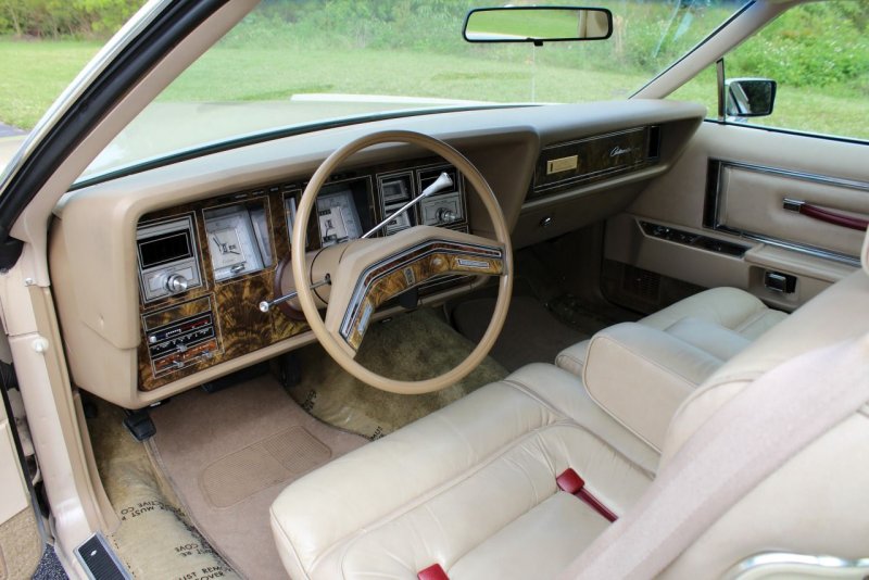 Lincoln Continental Mark 5 салон