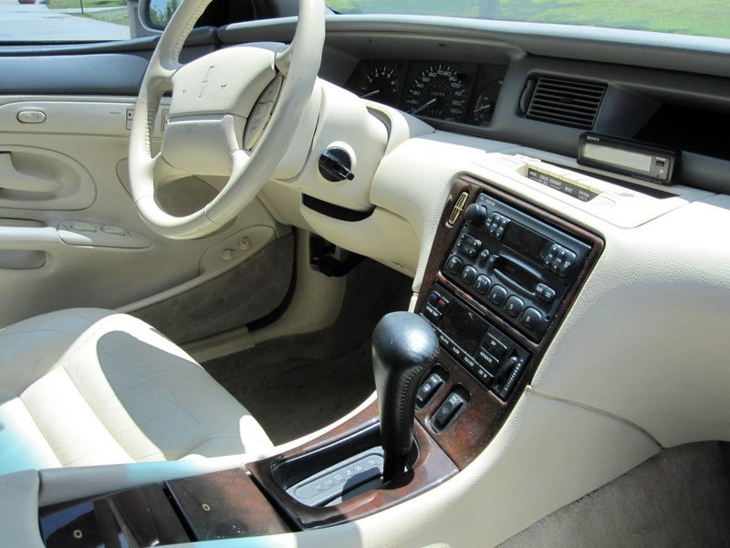 Lincoln Mark VIII Interior