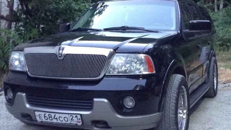 Шильдик передний Lincoln Navigator 2