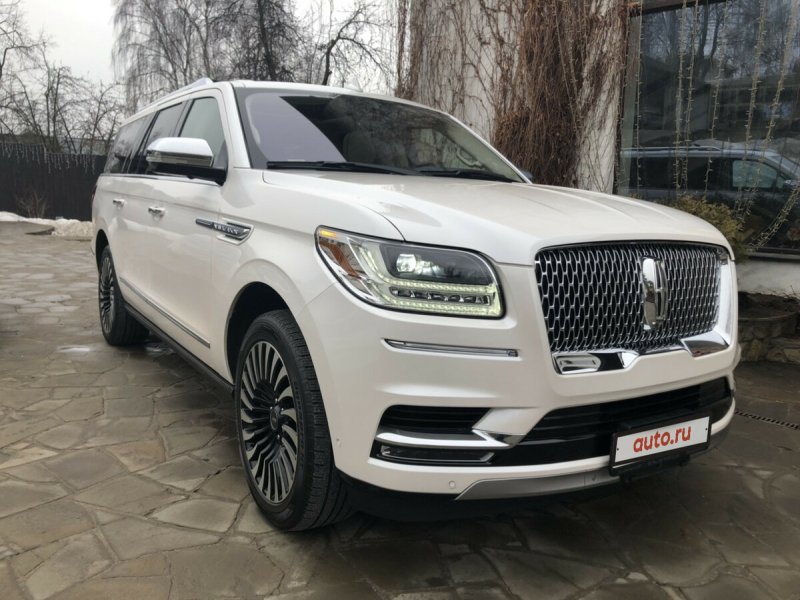 Lincoln Navigator белый