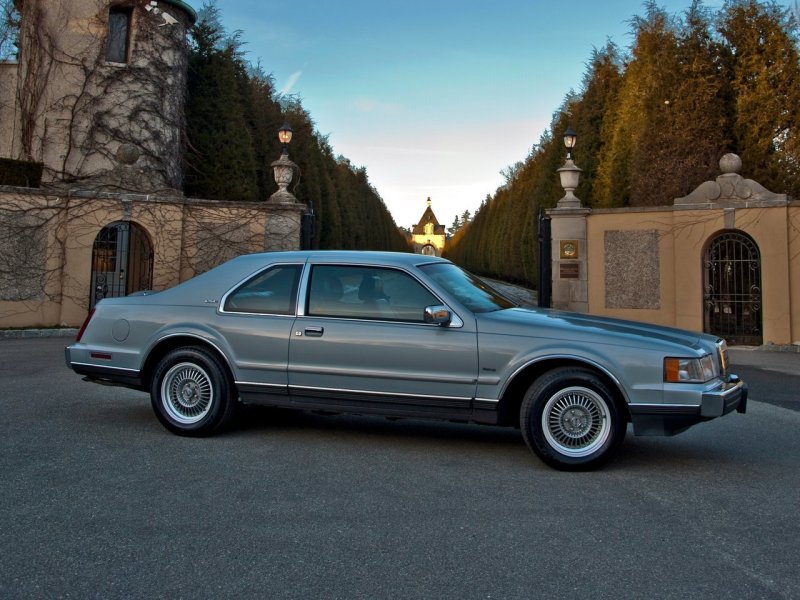 Lincoln Mark 1984