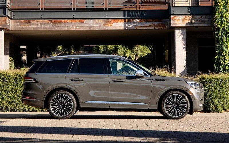 Lincoln Aviator Black Label