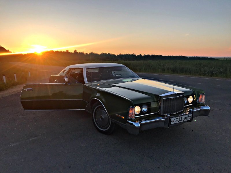 Lincoln Continental Mark 4 Black