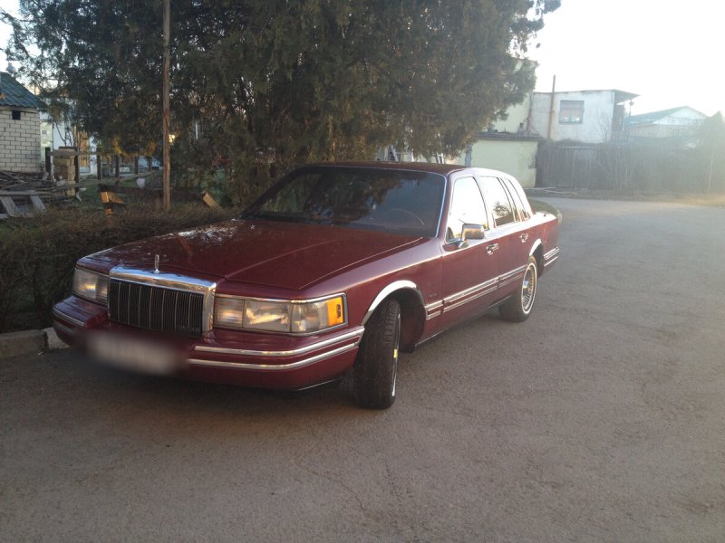 Линкольн Таун кар 1992 4.6