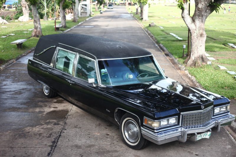 Cadillac Fleetwood катафалк