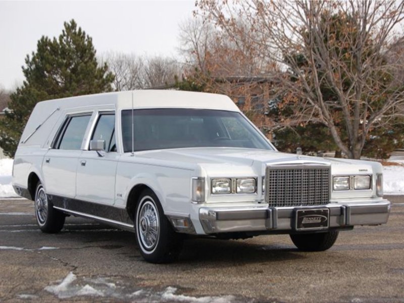 Lincoln Town car катафалк