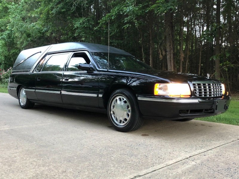 Cadillac Deville катафалк