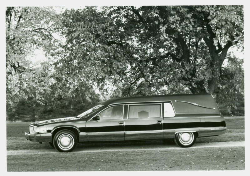 Cadillac Fleetwood катафалк
